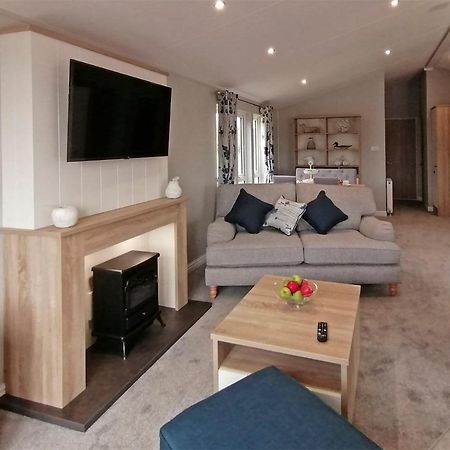The Springs Lakeside Holiday Park Fladbury ภายนอก รูปภาพ